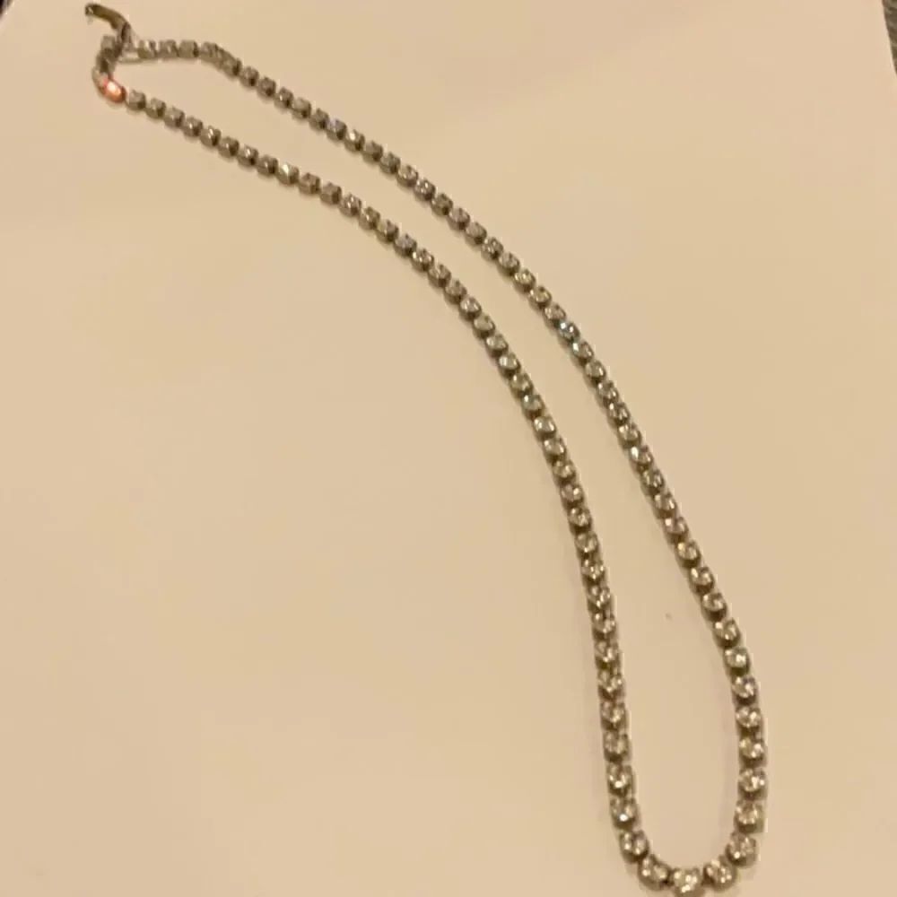 Pretty simple Rhinestone necklace